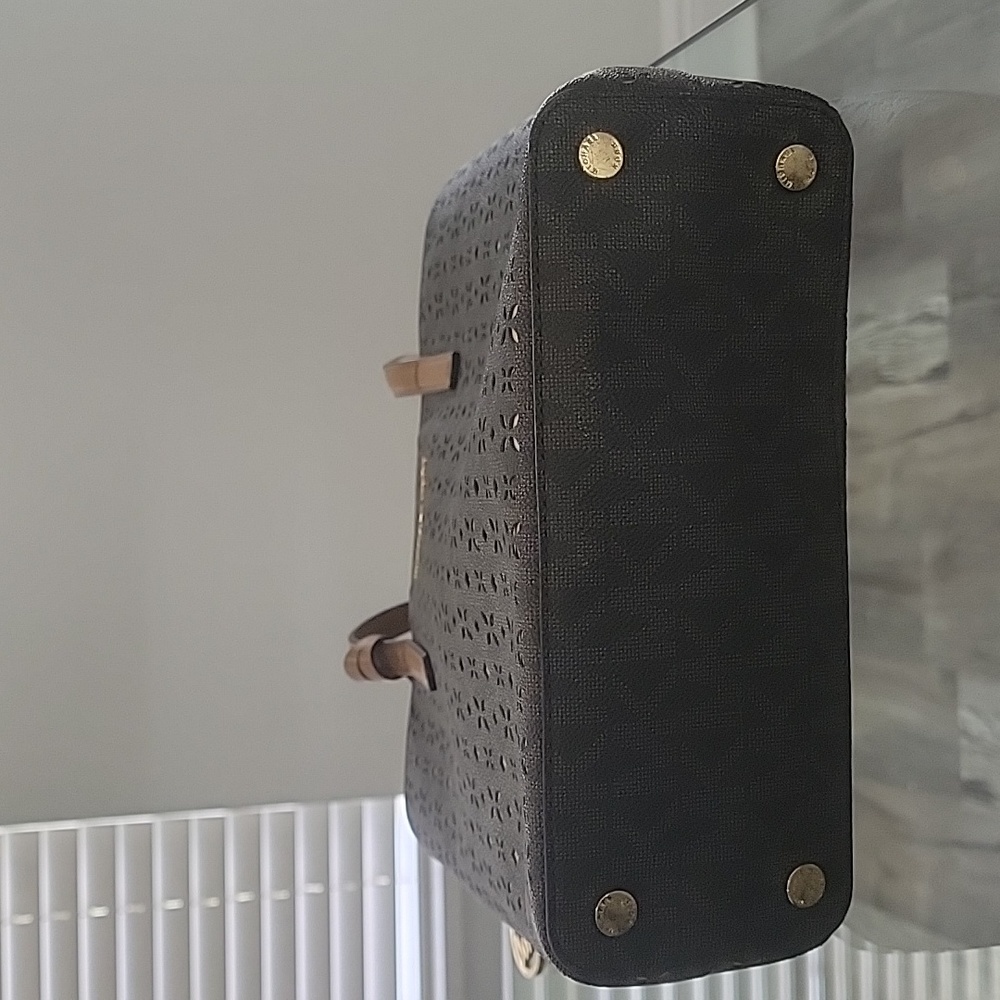 Purse - Picture 2 of 3